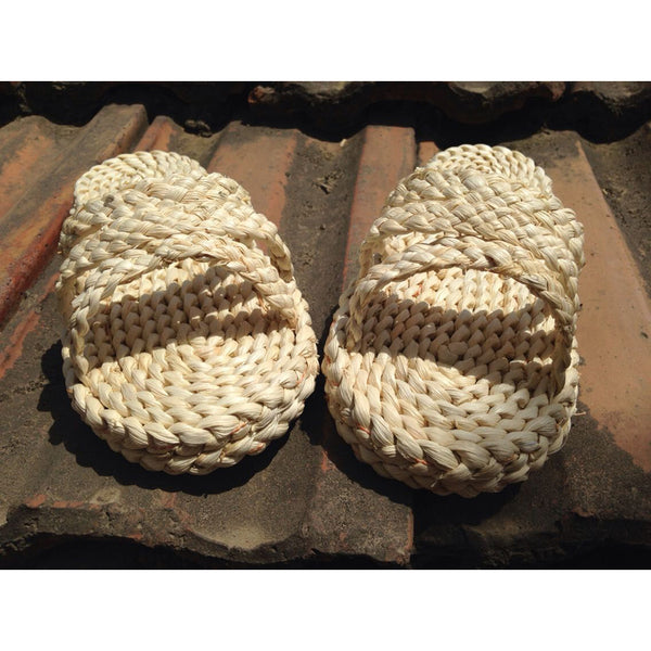 Hand Made Japanese Chinese Traditional Shoes Adult Unisex Woman Straw Sandals One and Piece Luffyfy Cosplay Slippers Free Socks